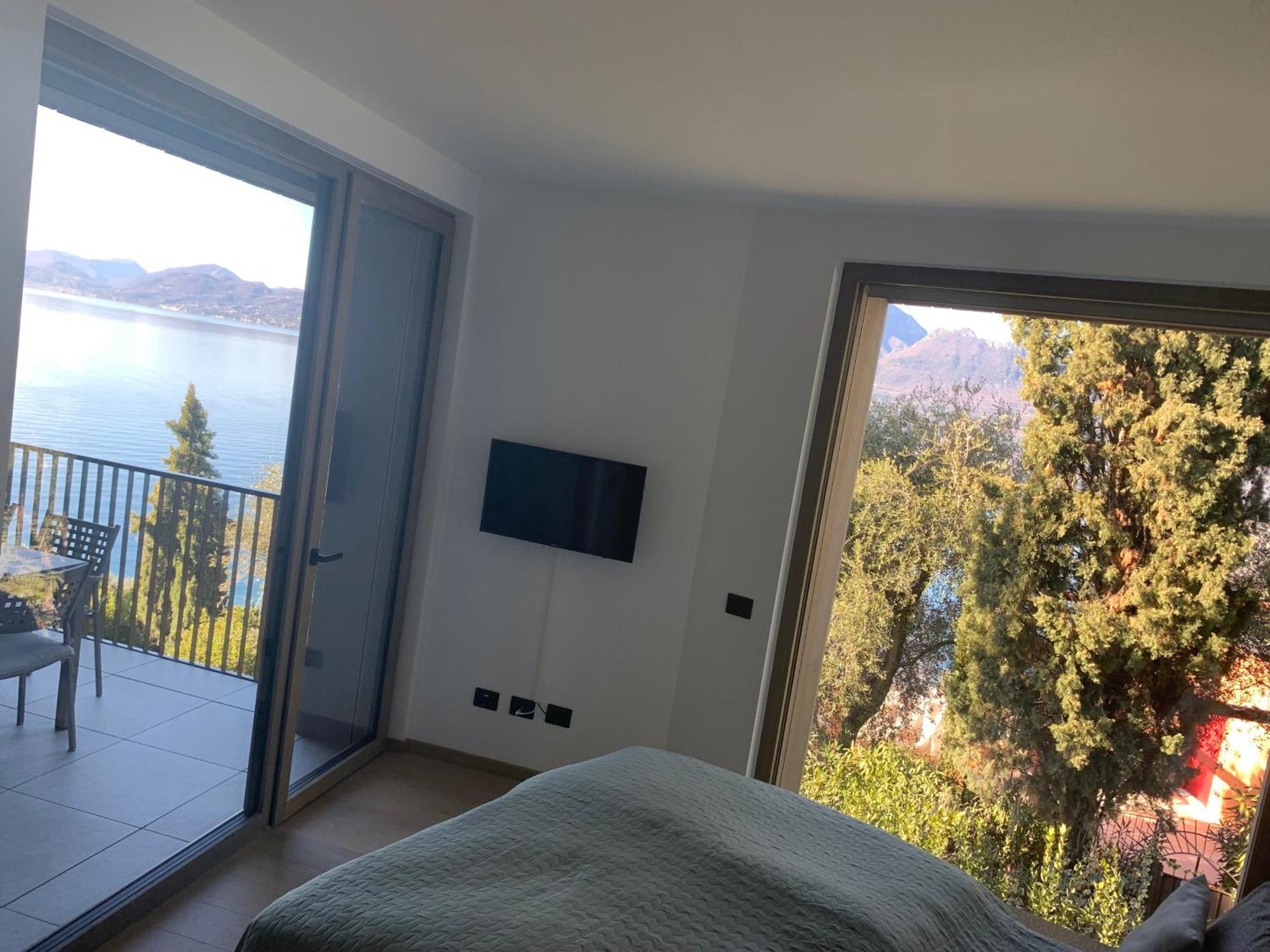 Apartamento 3 Am Gardasee Mit Traumhaften Seeblick Und Pool In *